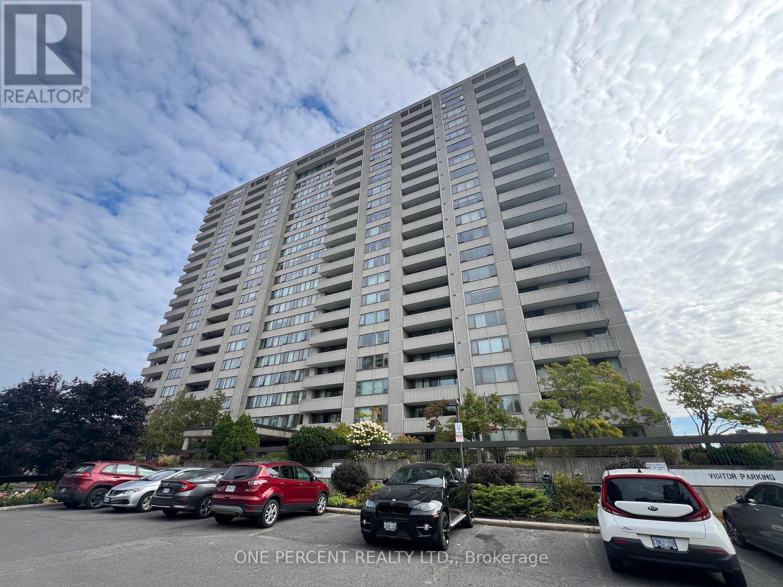 303 2625 Regina St, Ottawa, ON K2B 5W8