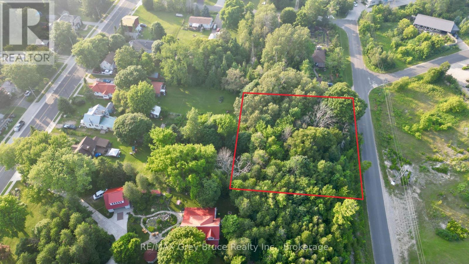 32 Helen St, Northern Bruce Peninsula, ON N0H 1W0