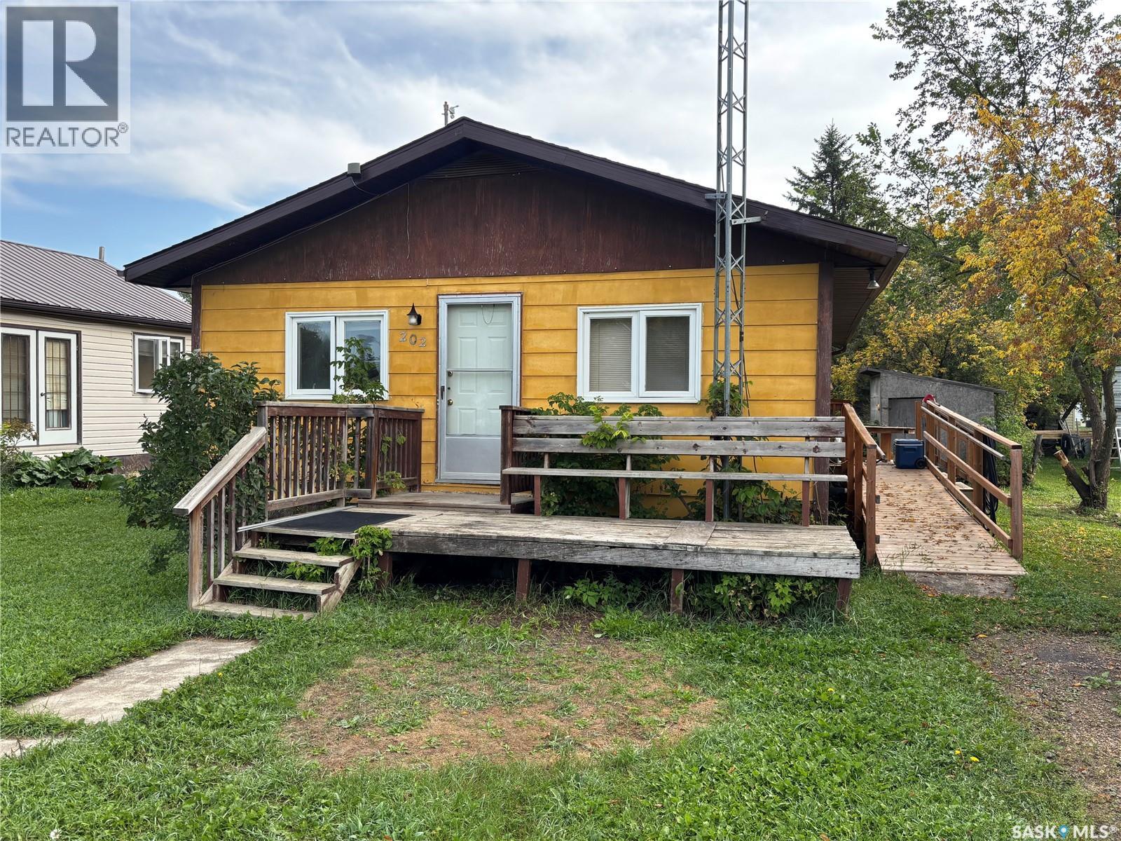 202 Dixon Ave, Kinistino, SK S0J 1H0