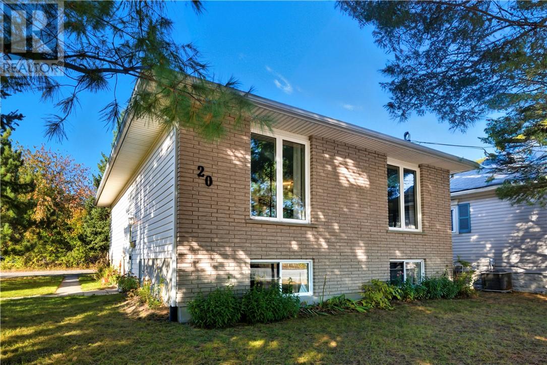 20 Allan St, Coniston, ON P0M 1M0