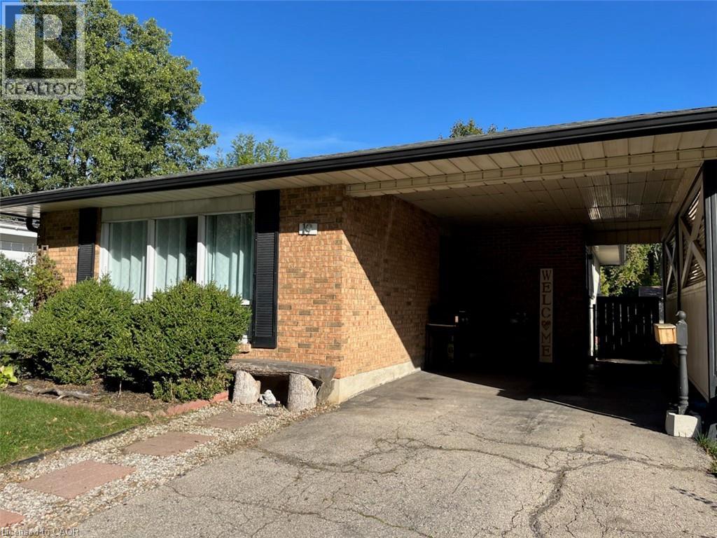 19 Greendale Cres, Kitchener, ON N2A 2R5