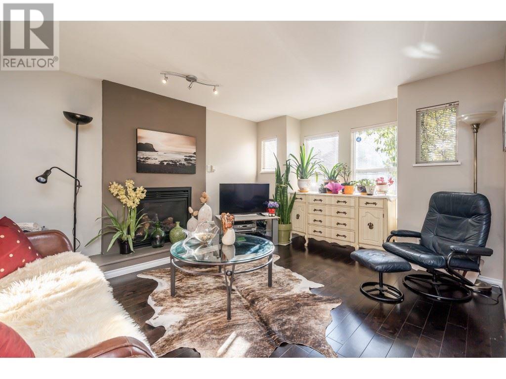 1528 Bond St, North Vancouver, BC V7J 1E7