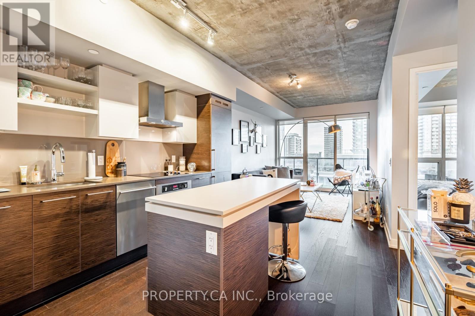 915 1030 King St W, Toronto, ON M6K 3N3