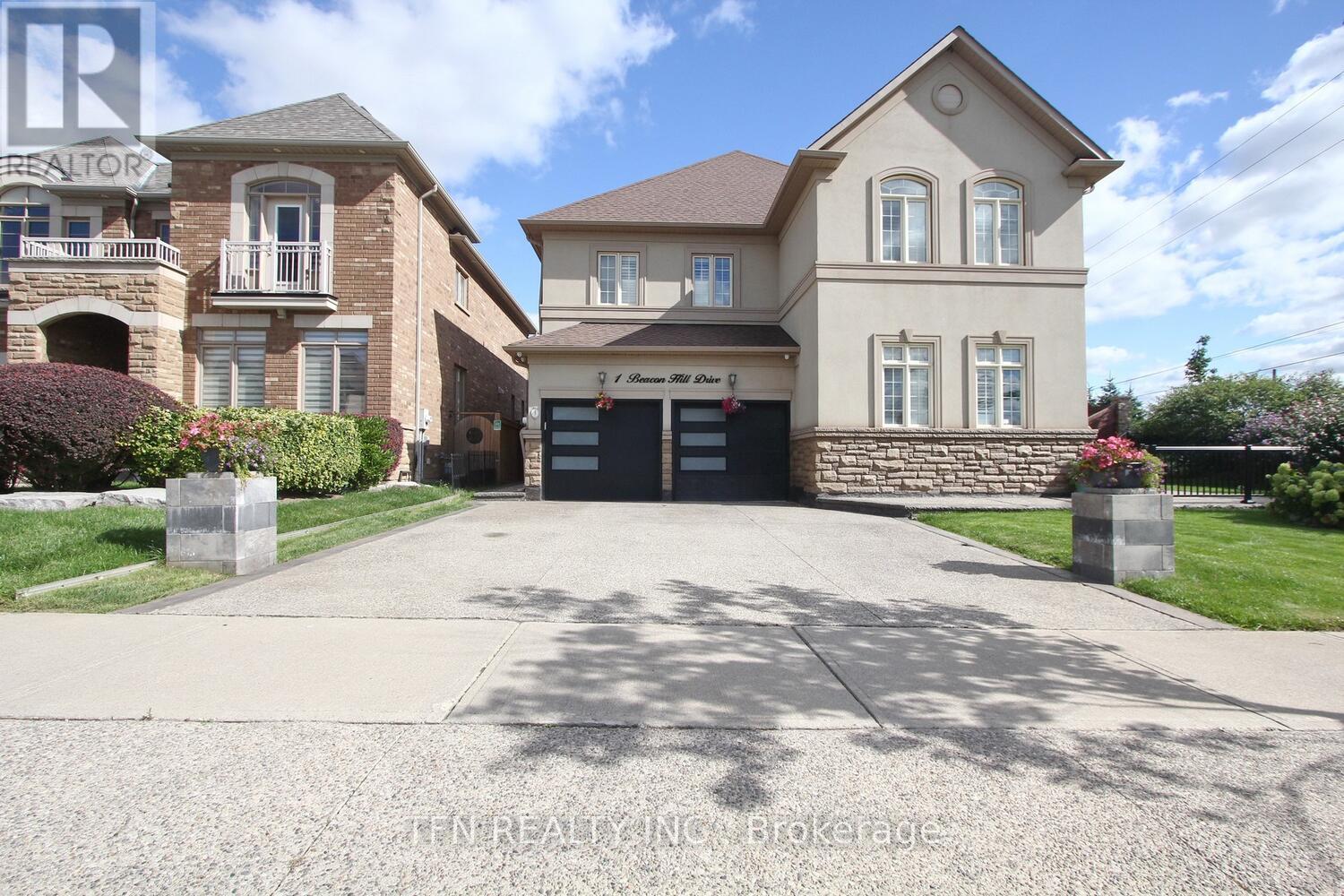 1 Beacon Hill Dr, Brampton Credit Valley, ON L6X 0V6
