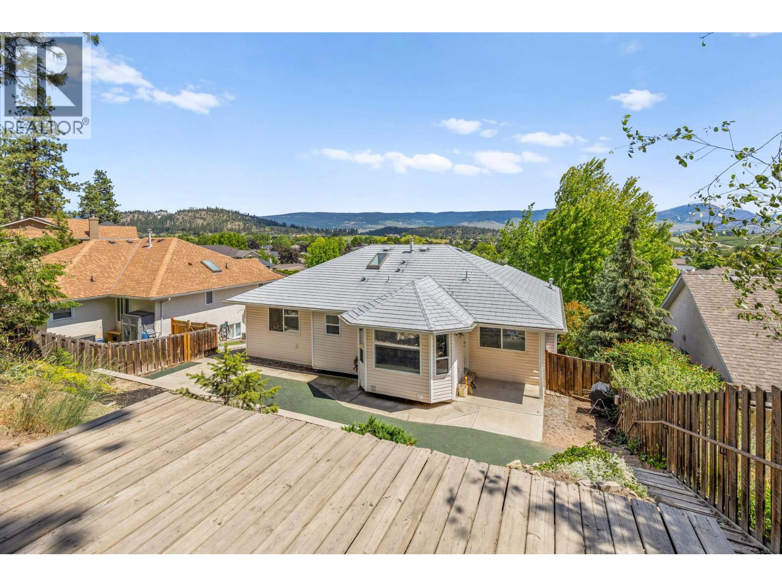 125 Applecrest Ct, Kelowna, BC V1V 1W6