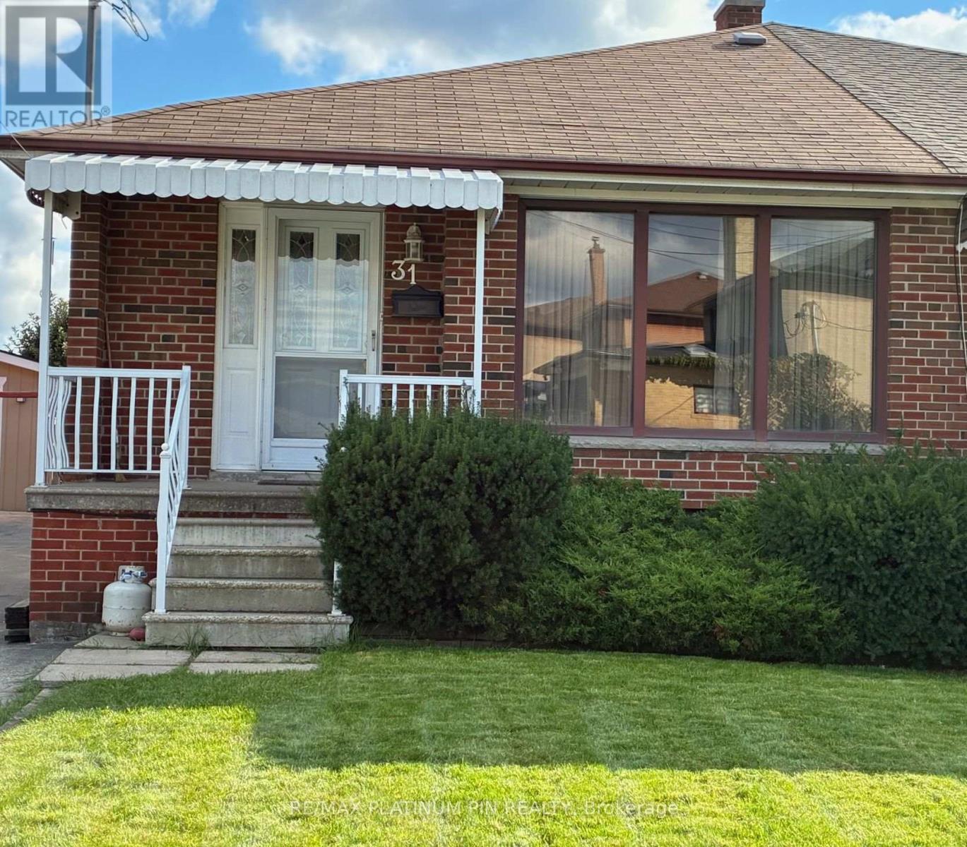 31 Ryewood Dr, Toronto, ON M3N 1B7