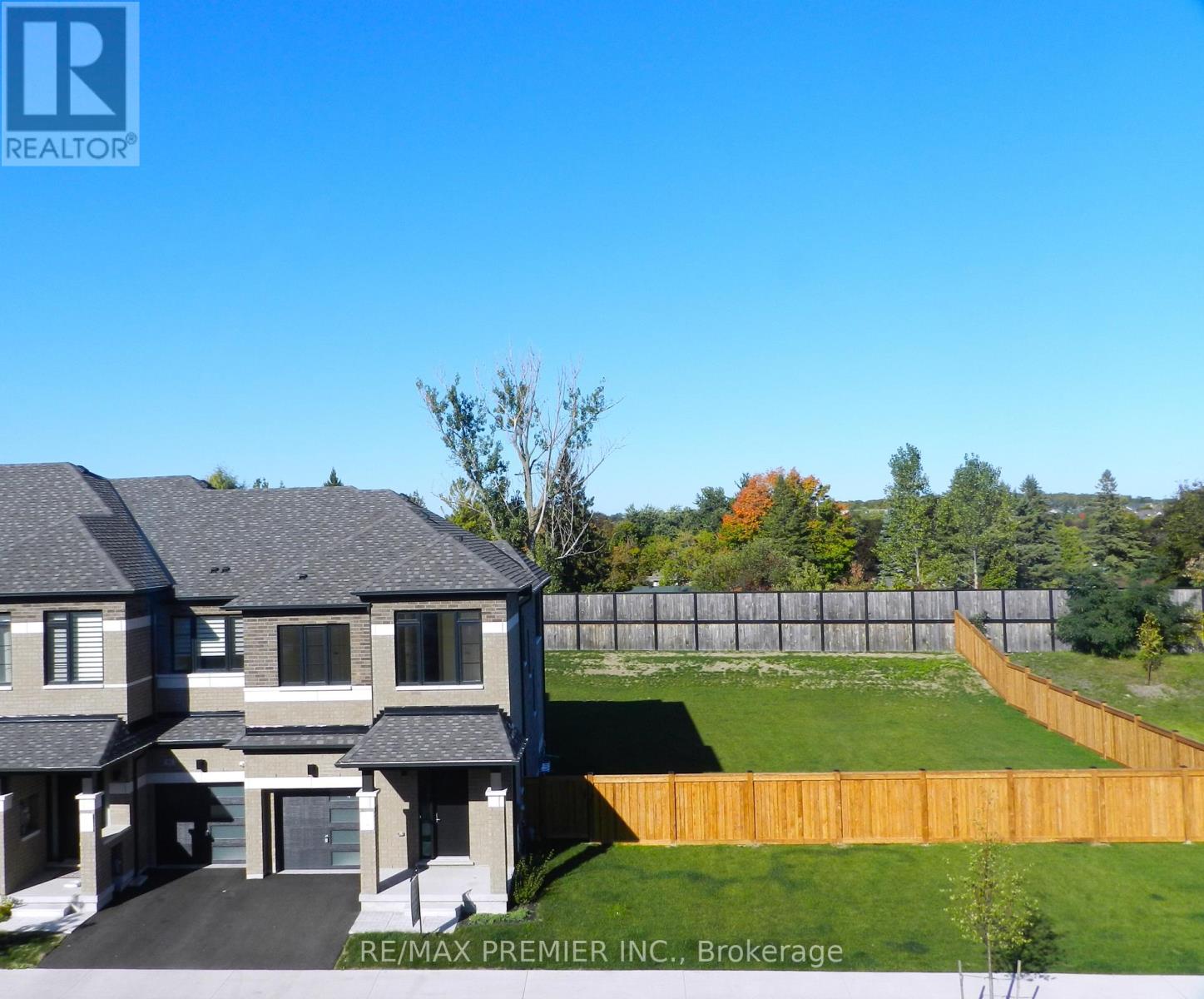 94 Turnberry Ln, Barrie, ON L4N 6K7