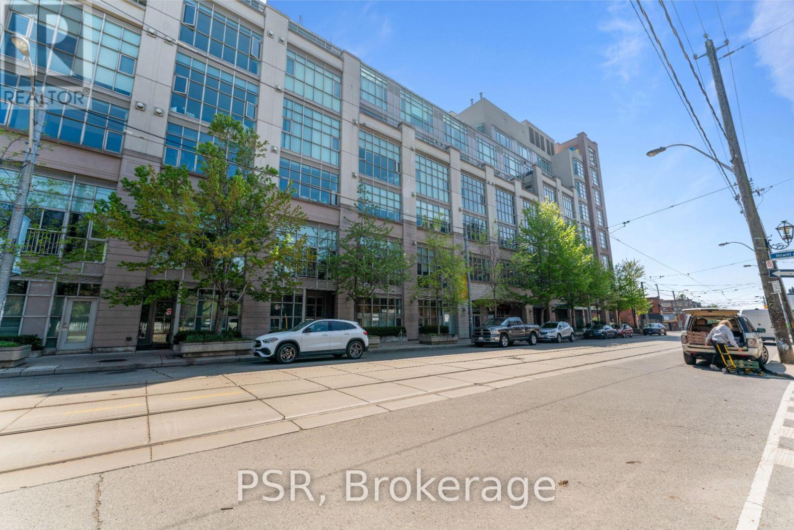 702 437 Roncesvalles Ave, Toronto, ON M6R 3B9
