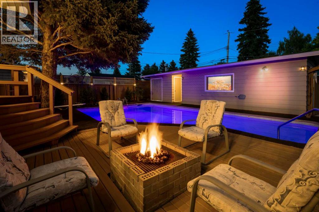3247 Breen Cres NW, Calgary, AB T2L 1S6