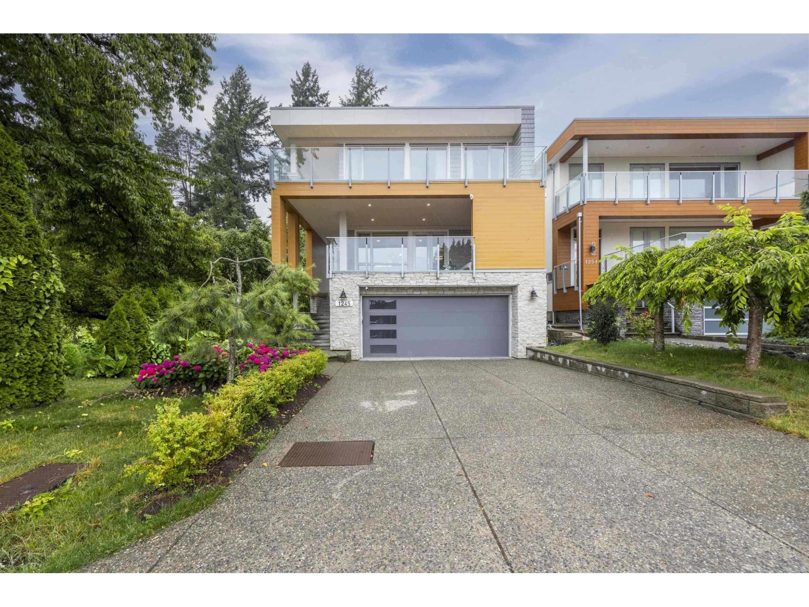 1245 Kent St, White Rock, BC V4B 4T6