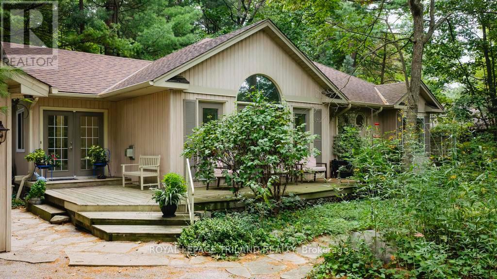 10008 Jenna Rd, Lambton Shores, ON N0M 1T0