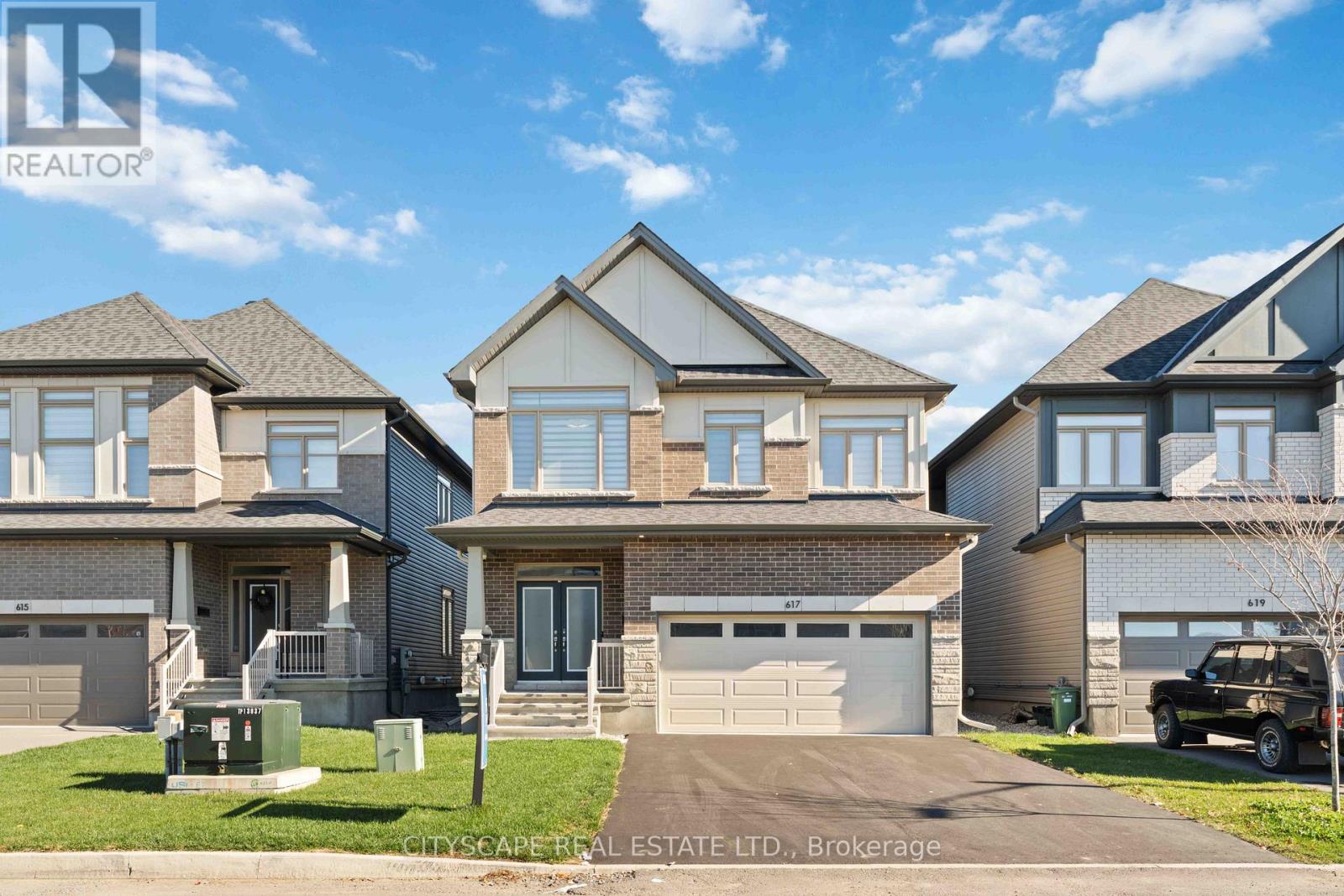 617 Kenabeek Ter, Ottawa, ON K4M 0B3