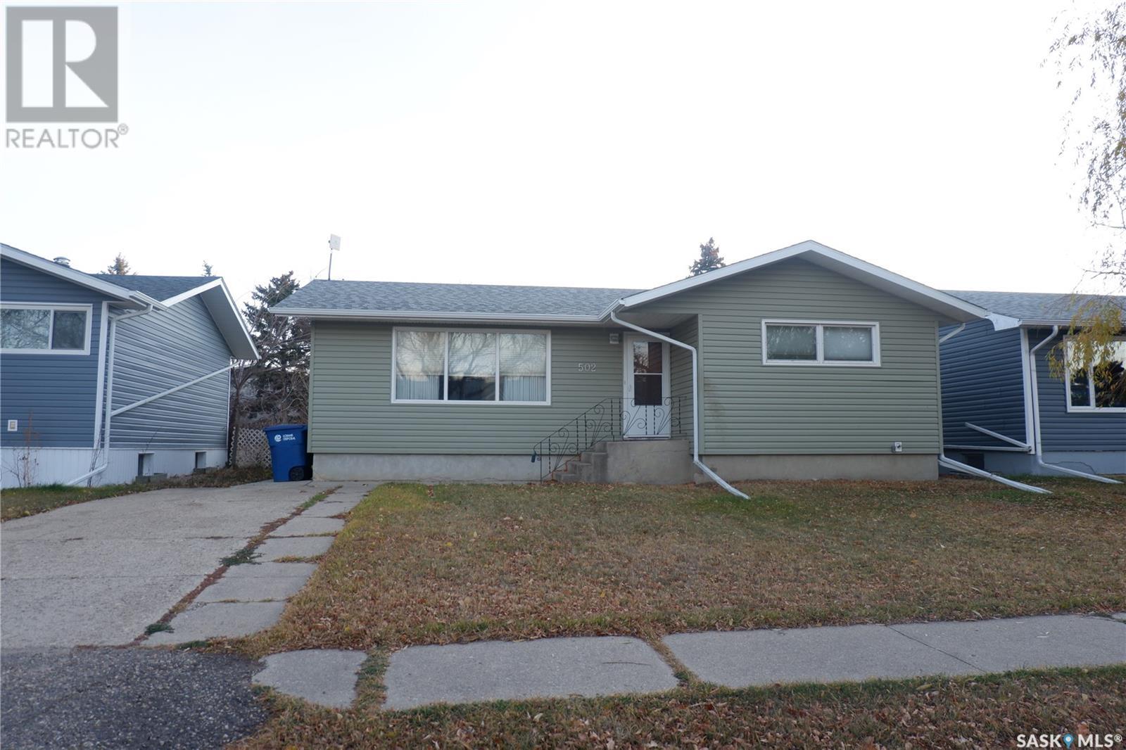502 4th Avenue East, Assiniboia, SK S0H 0B0