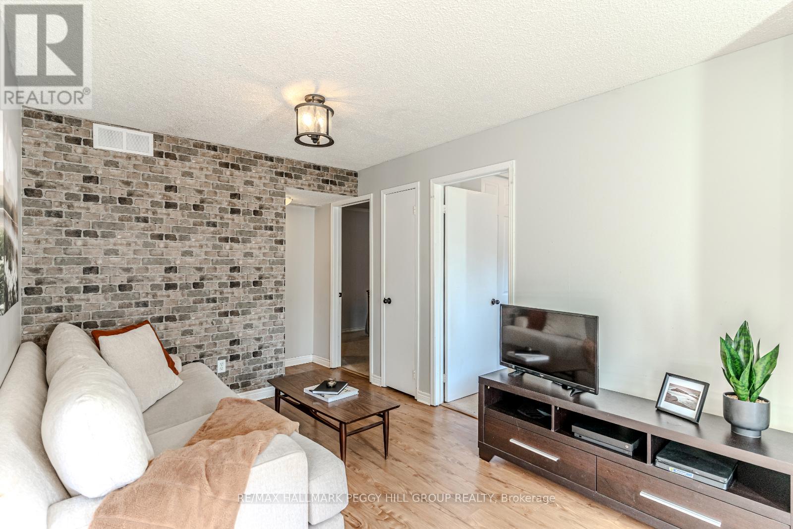 15 502 Essa Rd, Barrie, ON L4N 7L4