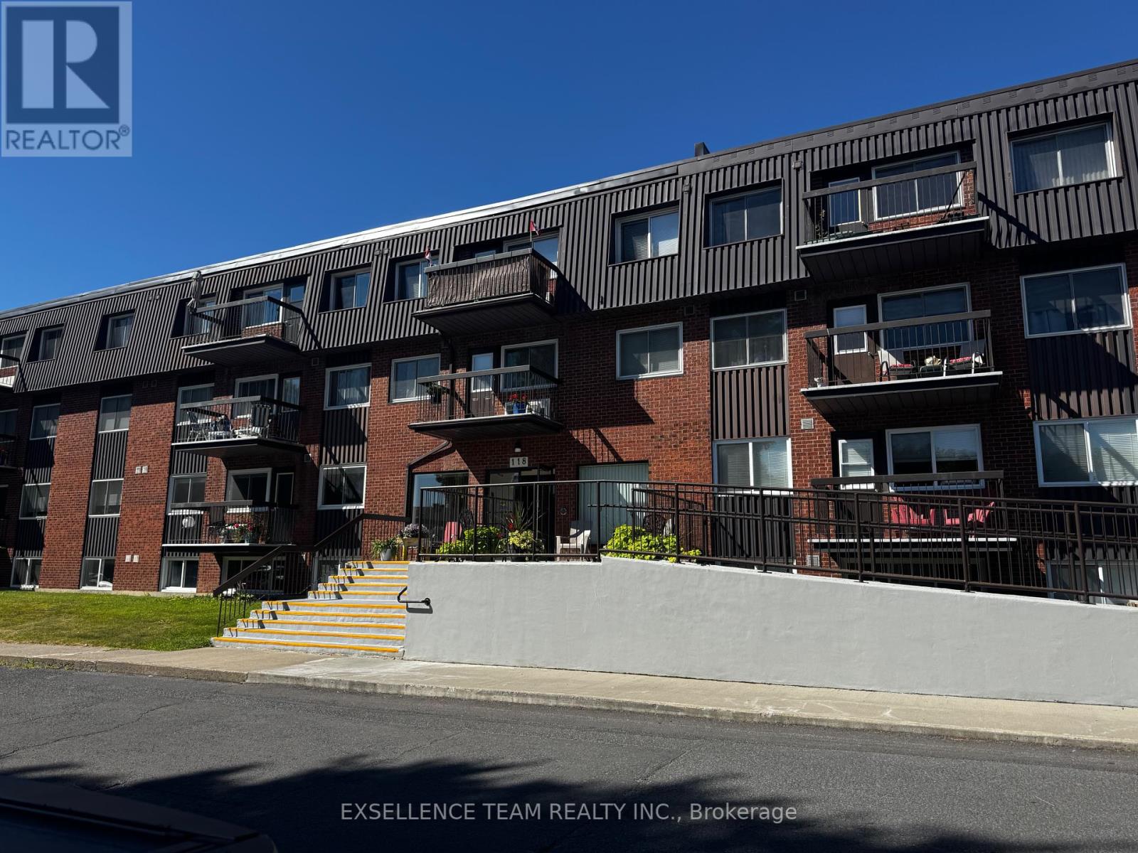 305 118 Fourth St E, Cornwall, ON K6H 2H9