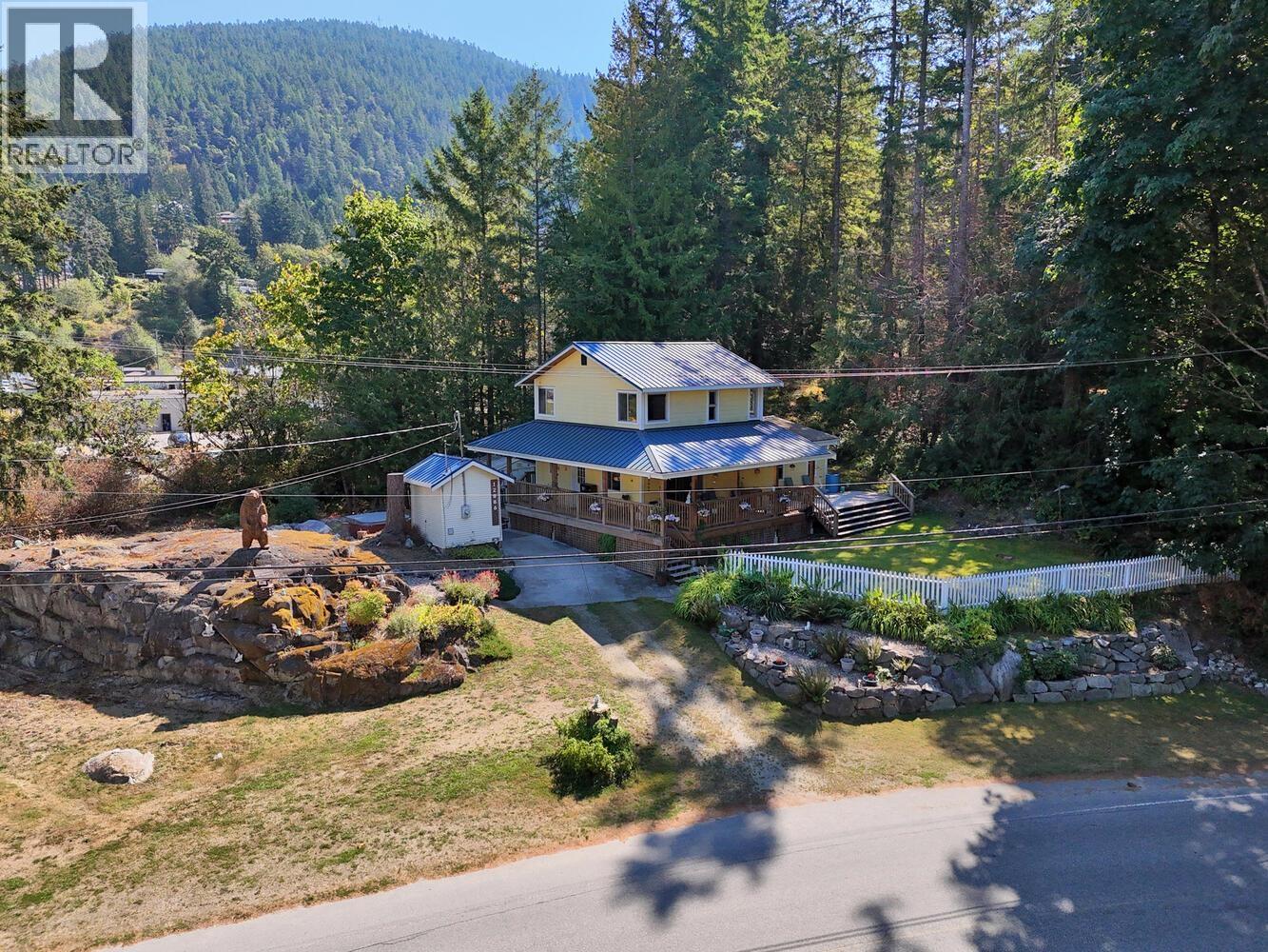 12886 Lagoon Rd, Madeira Park, BC V0N 2H1
