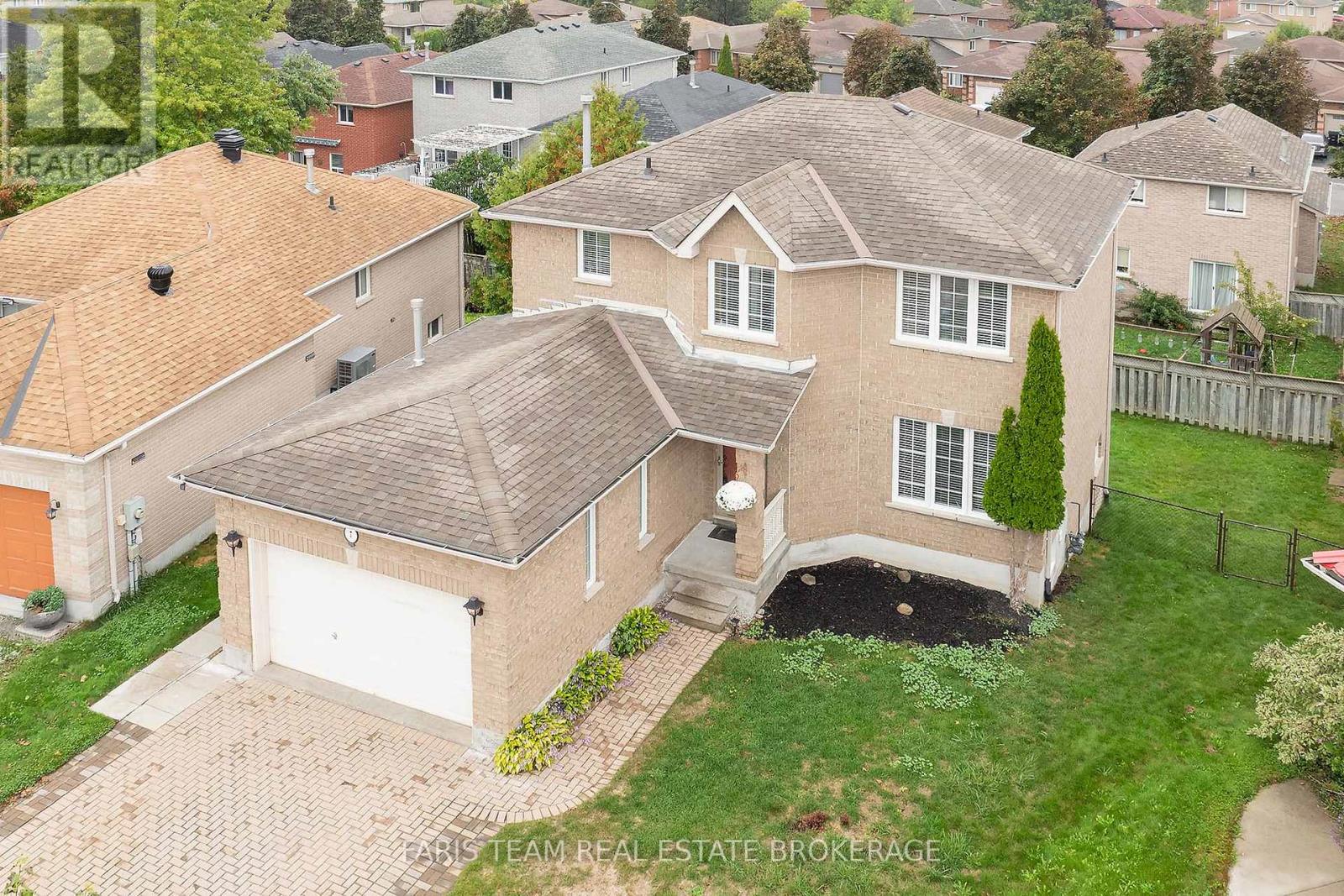 7 Round Leaf Ct, Barrie, ON L4N 9N3