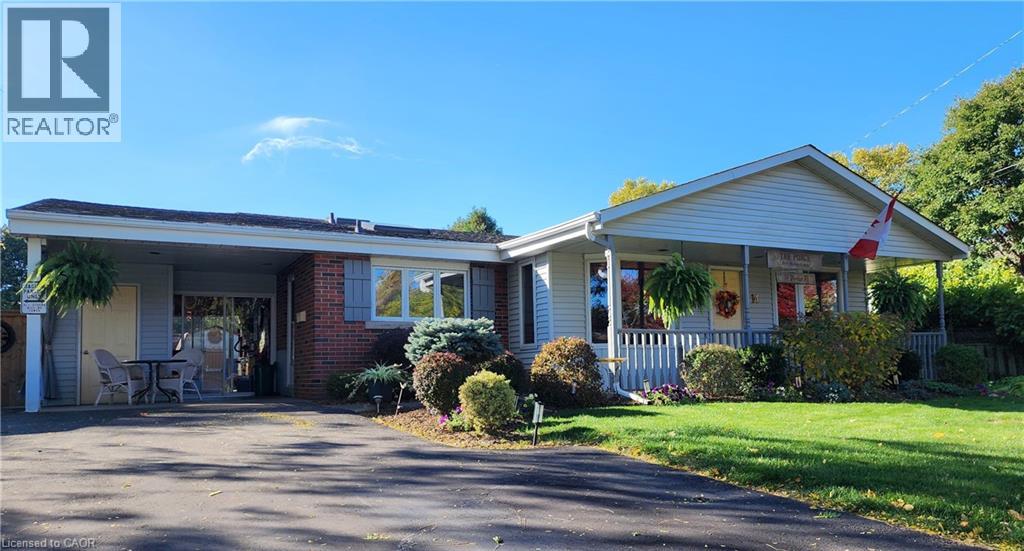 14 Marilyn St, Grimsby, ON L3M 1V2