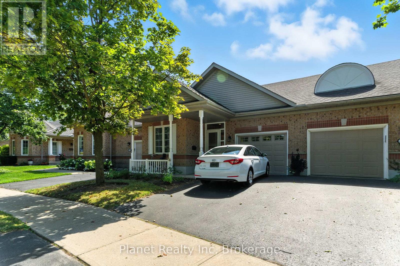 19 Village Green Dr, Guelph, ON N1G 4X7