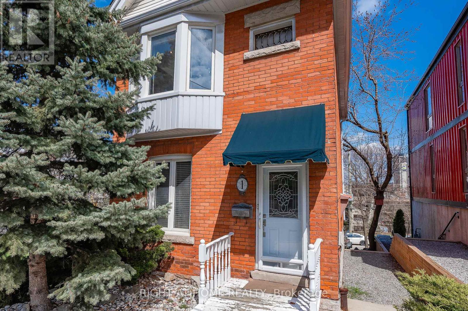 1 Arkledun Ave, Hamilton, ON L8N 2E3