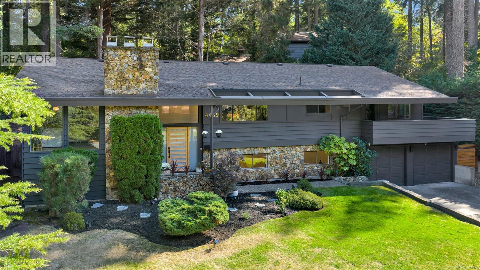 4489 Emily Carr Dr, Saanich, BC V8X 2N5