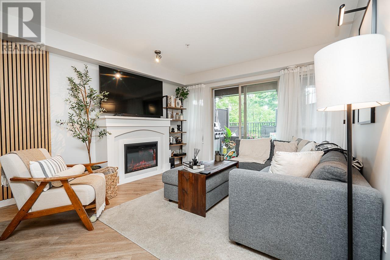 3132 Dayanee Springs Boulevard Unit 211, Coquitlam, BC V3E 0B5