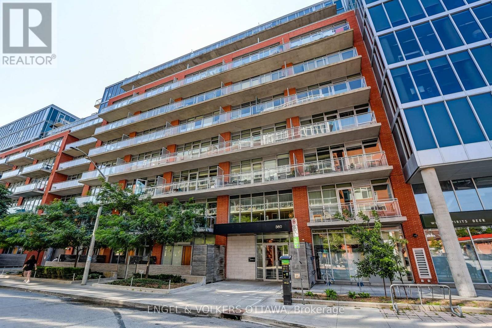 516 360 Mcleod St, Ottawa, ON K2P 1A9