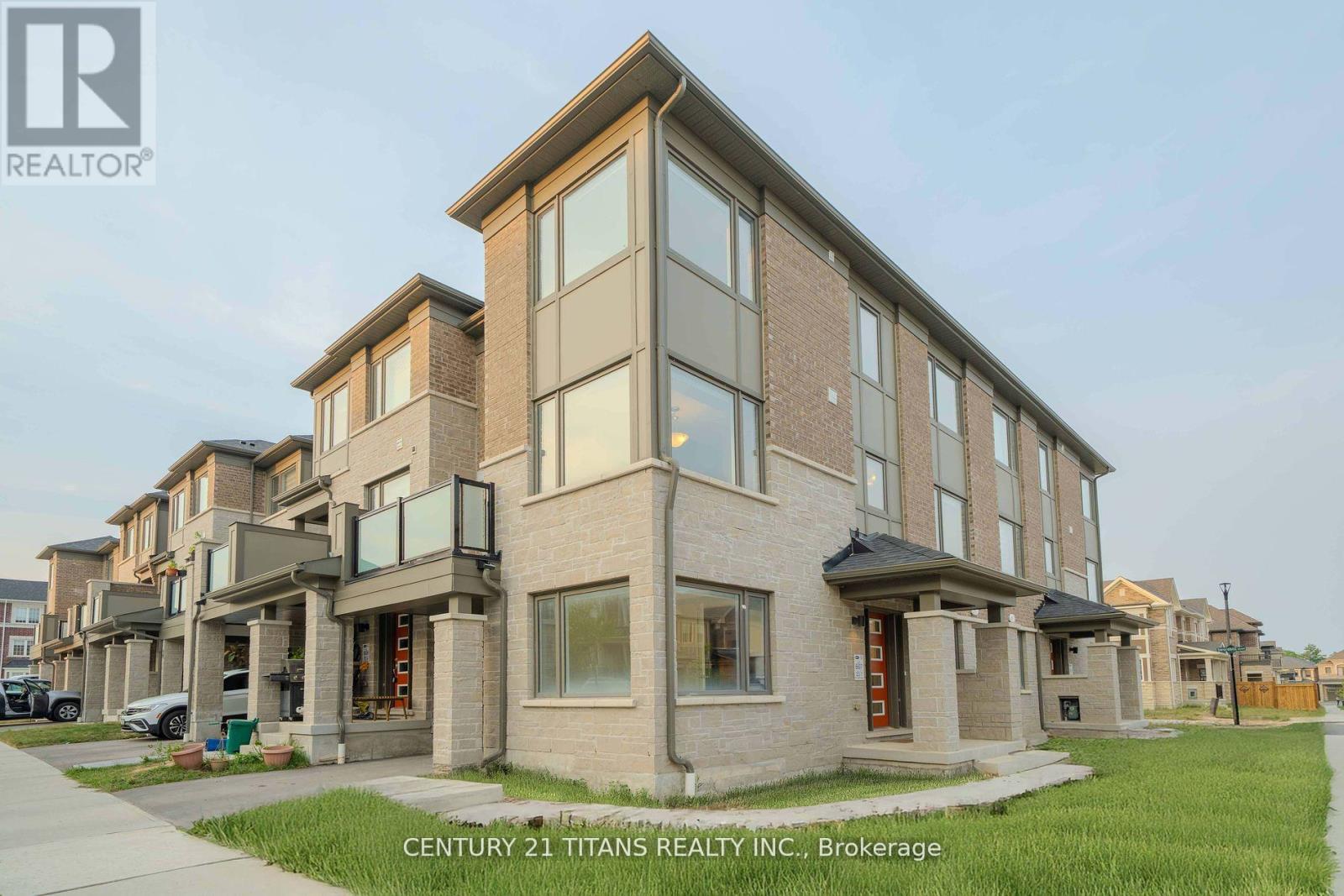 3321 Thunderbird Promenade, Pickering, ON L1X 0N4