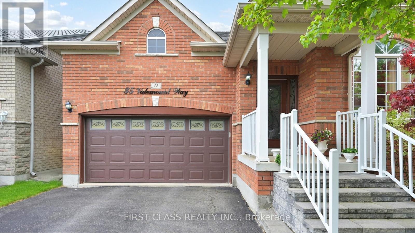 35 Valemount Way, Aurora, ON L4G 7S3