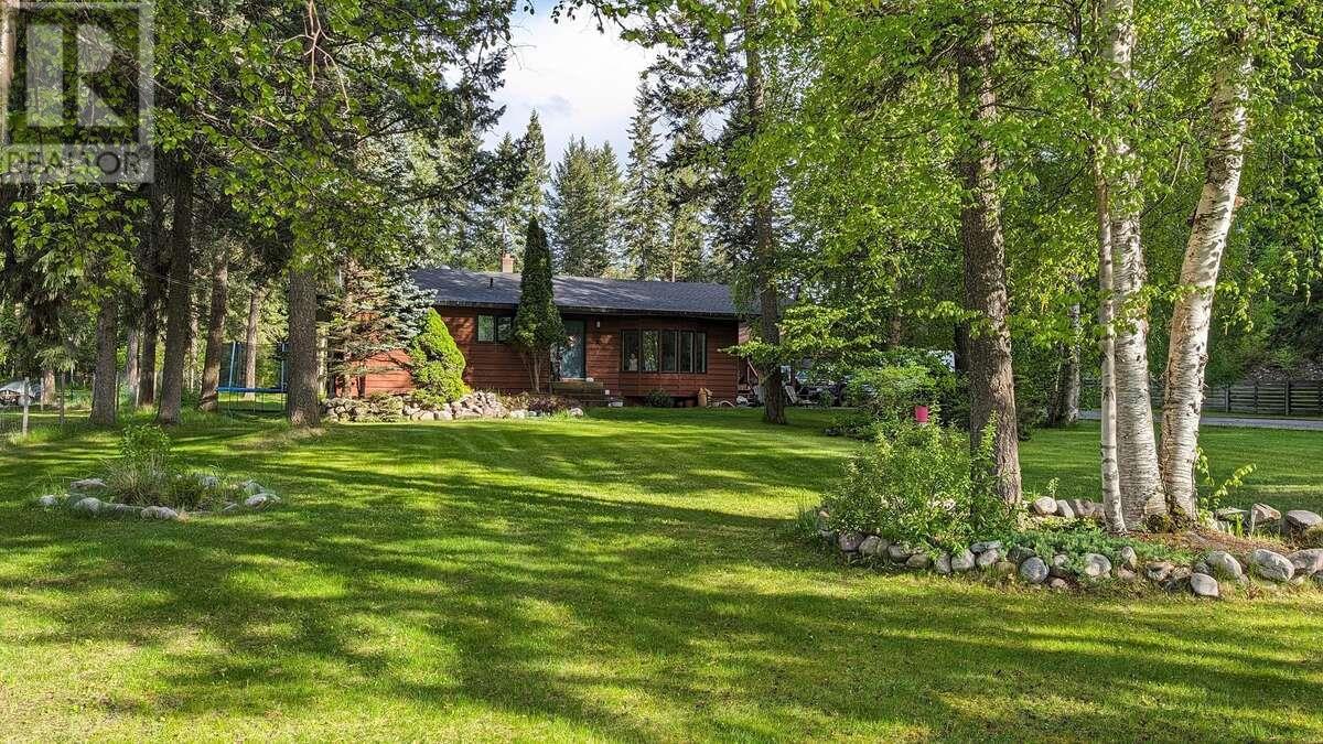 967 Jacob Rd, Golden, BC V0A 1H2