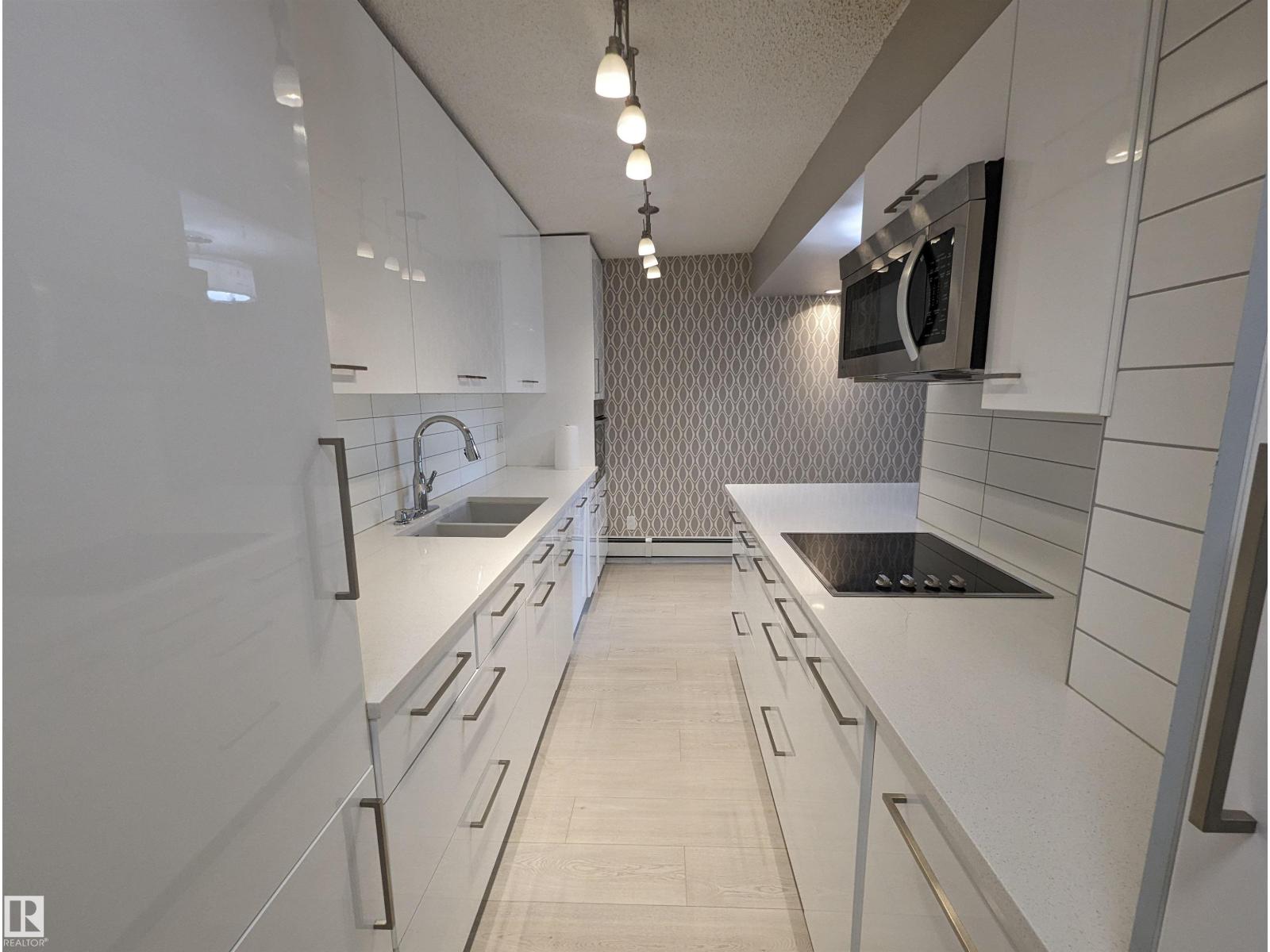 115 St Nw Unit 10140, Edmonton, AB T5K 1T5