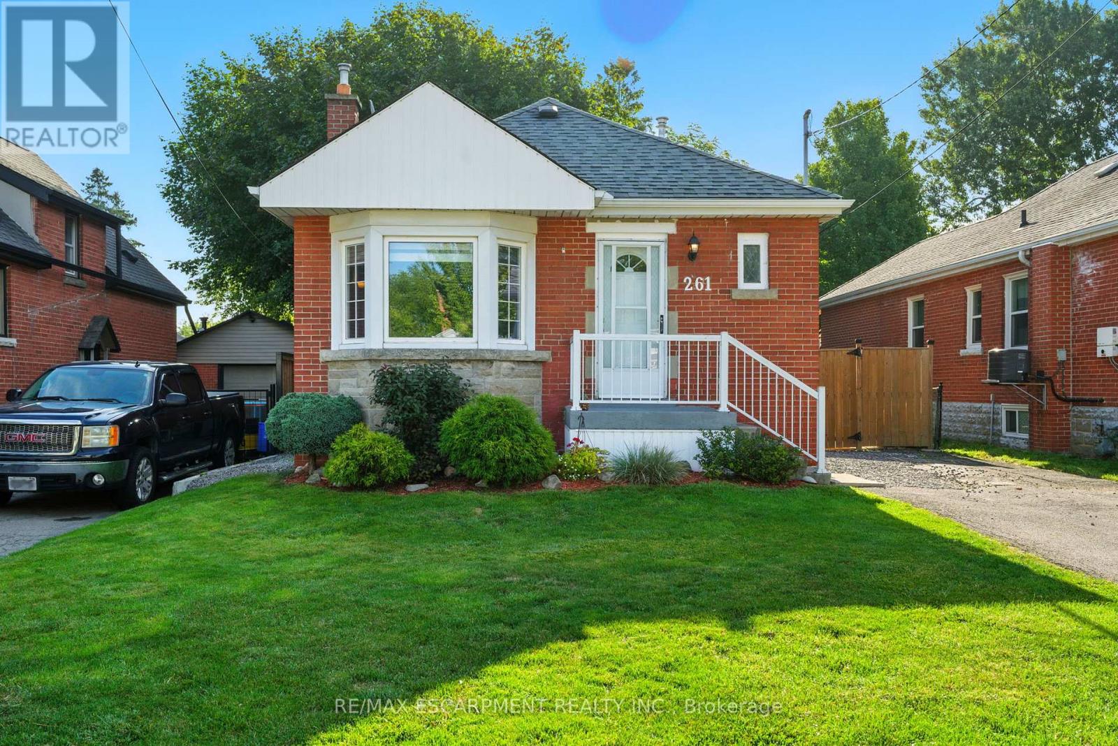 261 E 14th St, Hamilton, ON L9A 4B8