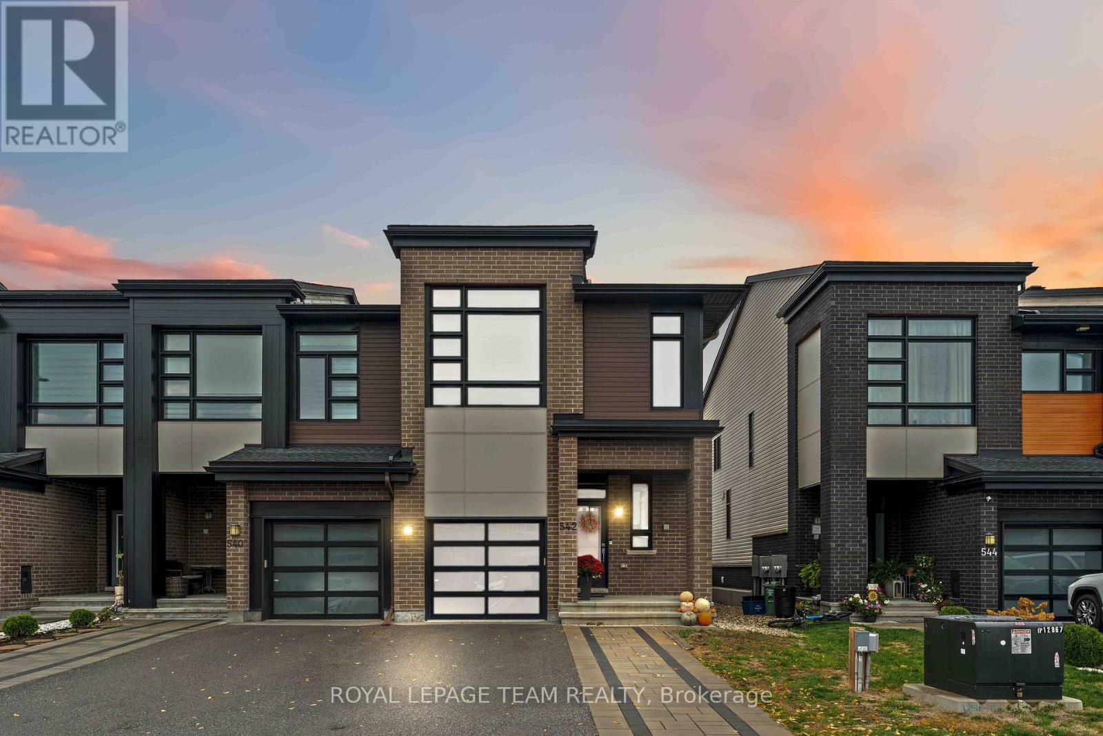 542 Borbridge Ave, Ottawa, ON K4M 0H9