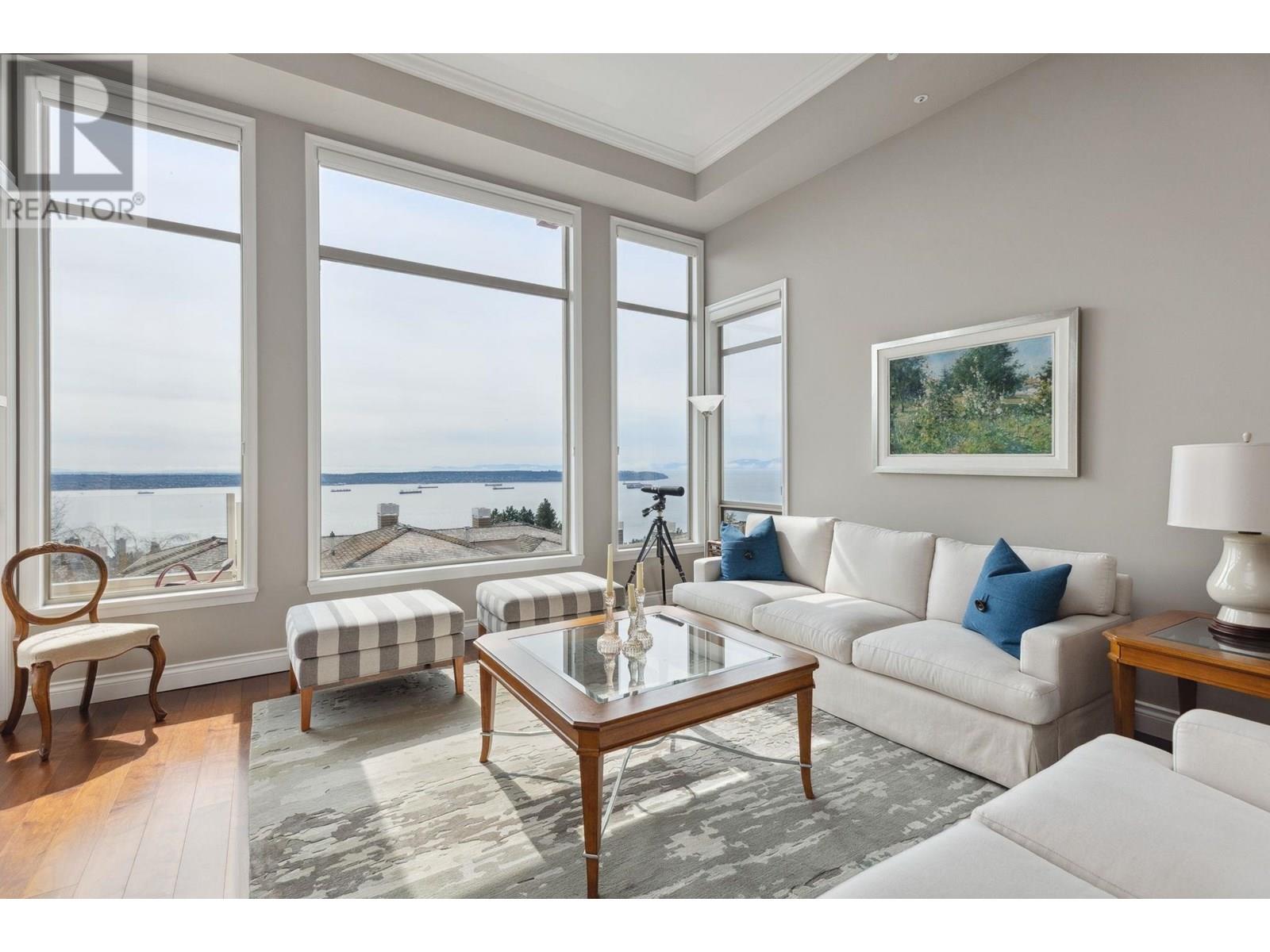 2416 Carr Ln, West Vancouver, BC V7S 3H5