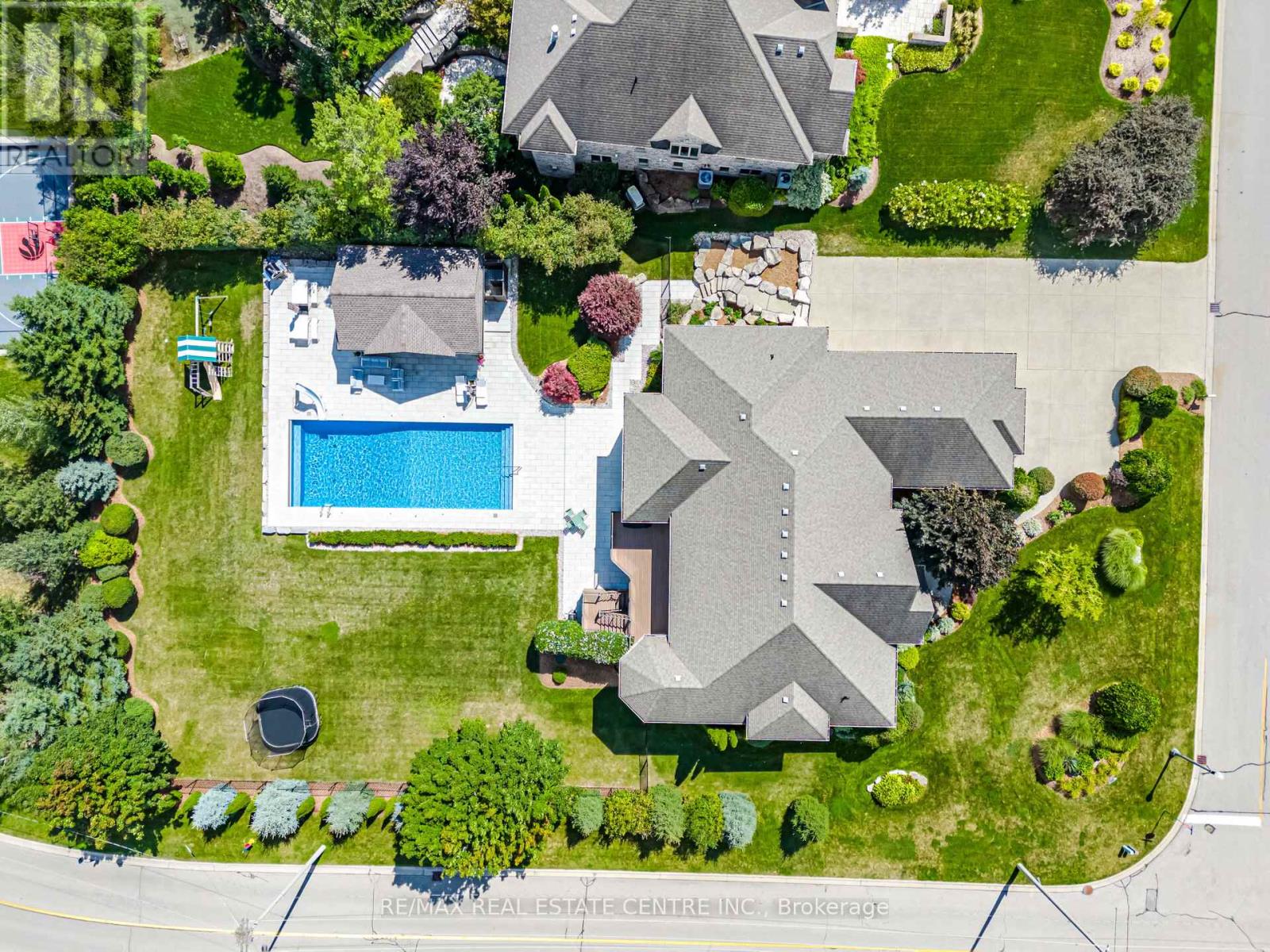 86 Canters Close, Kitchener, ON N2C 2R3