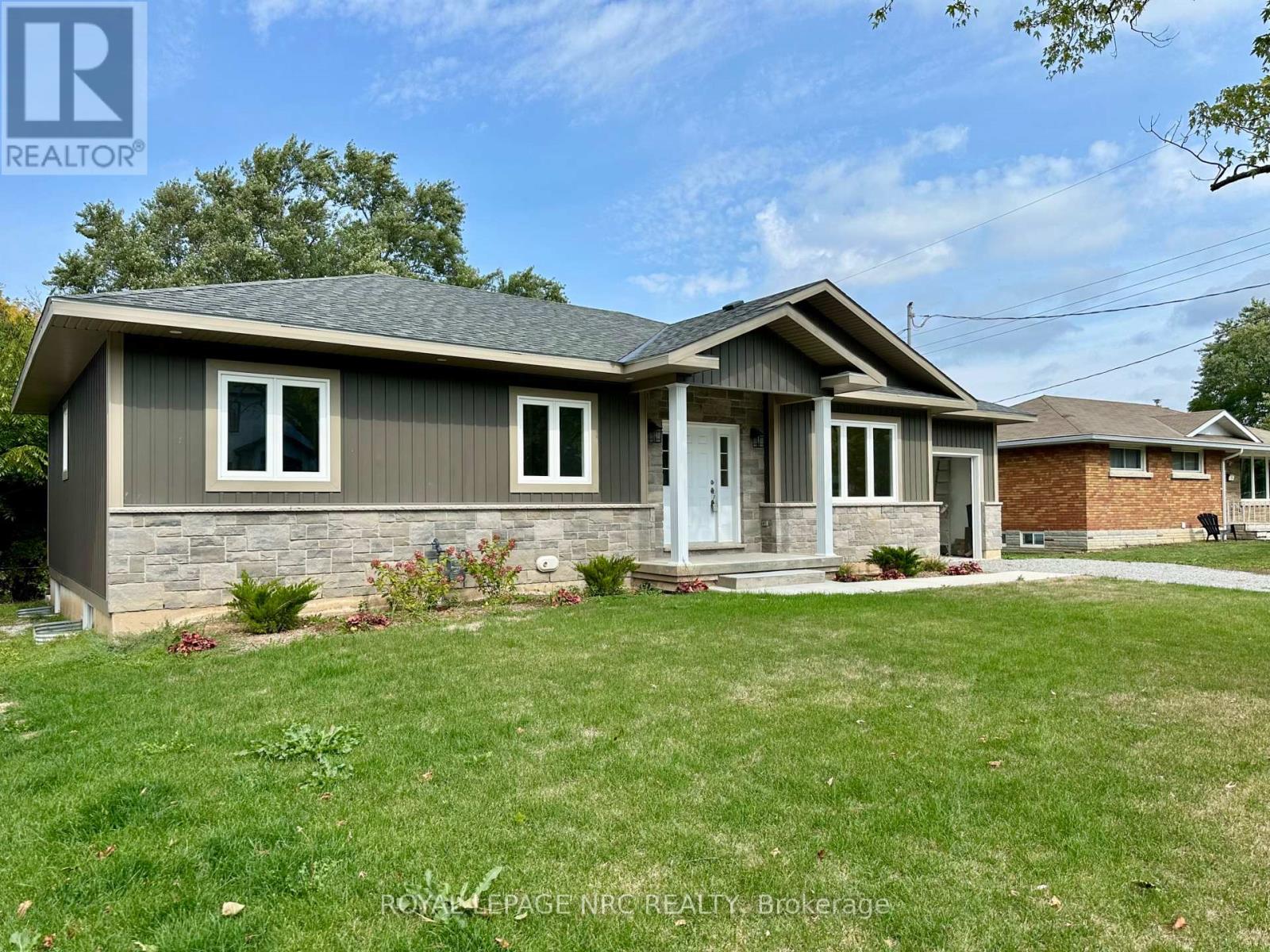 17 Glenbarr Rd, St. Catharines, ON L2T 1Y2