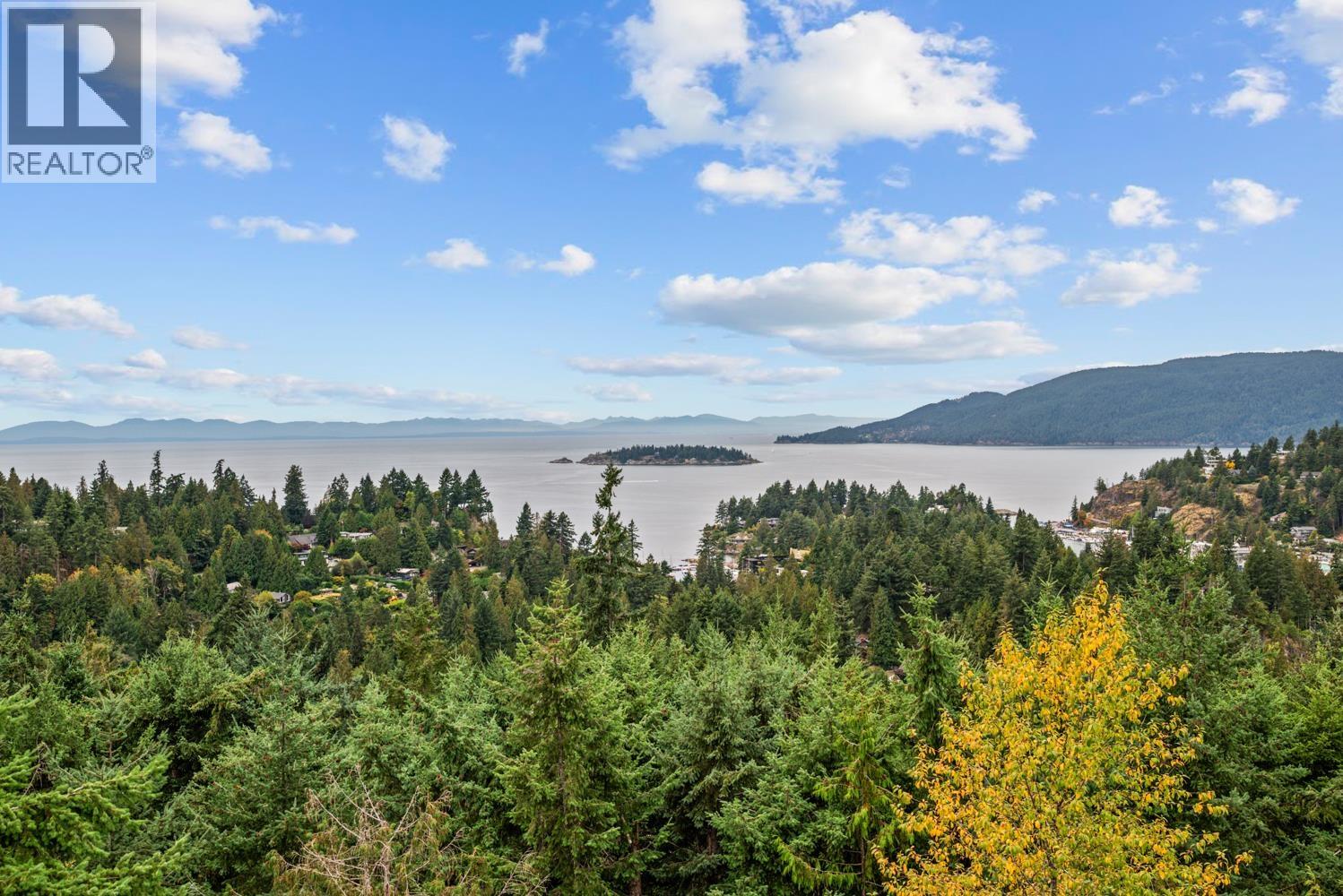5532 Westhaven Rd, West Vancouver, BC V7W 3E9