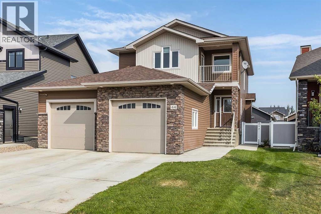 44 Hamptons Cres SE, Medicine Hat, AB T1B 0N7