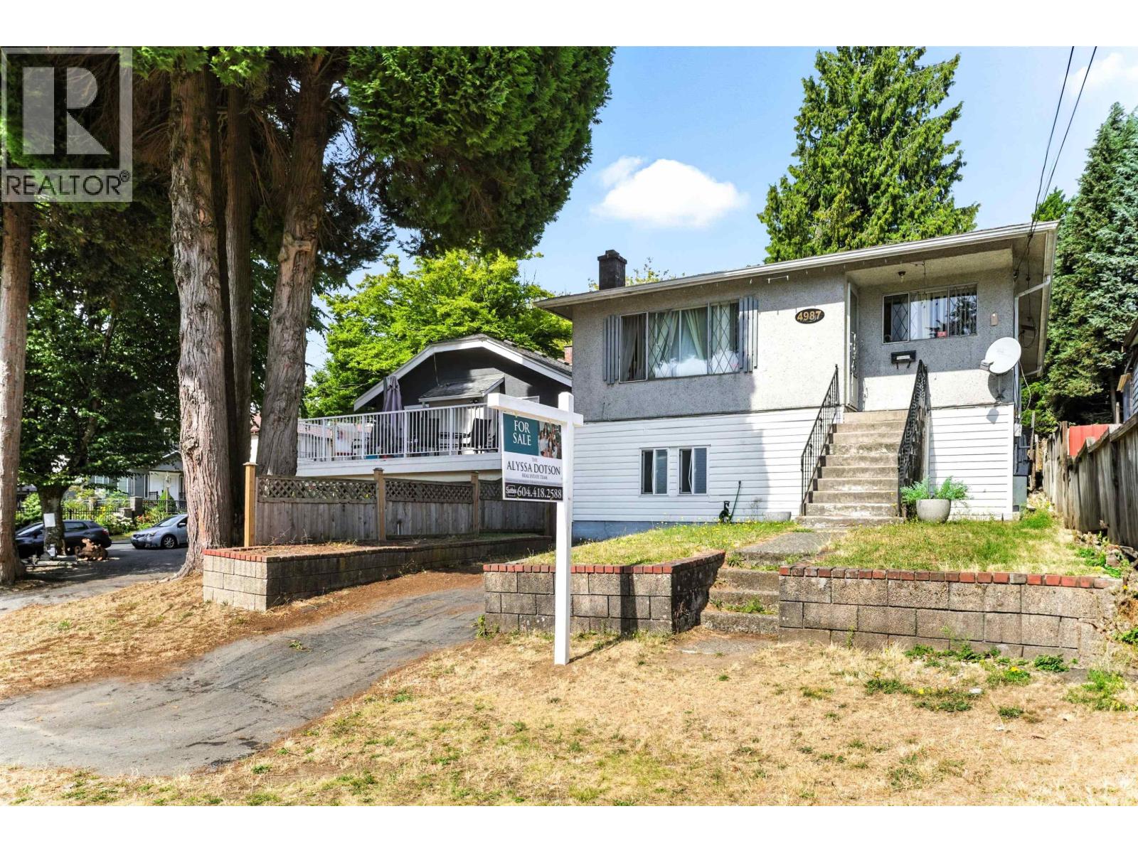 4987 Hoy St, Vancouver, BC V5R 4N6