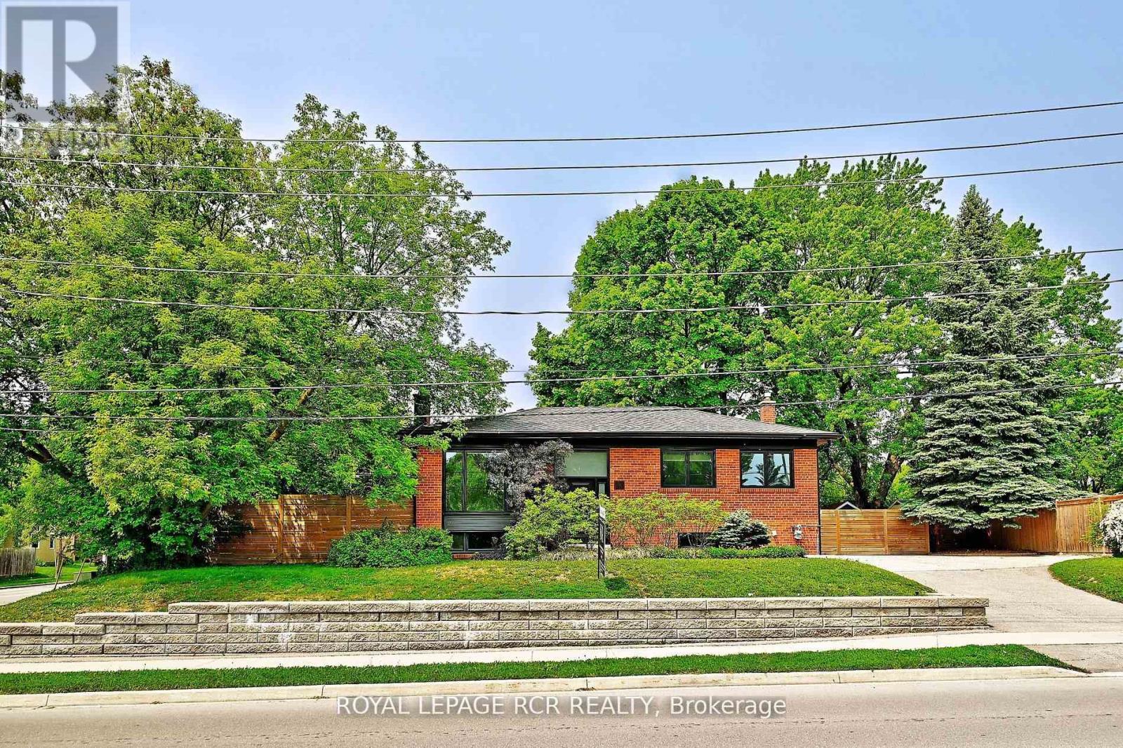 93 Queen St, Newmarket, ON L3Y 2E7