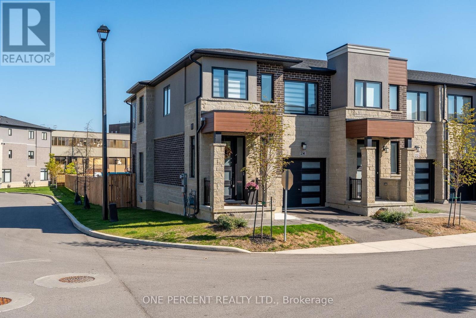 24 Southam Ln, Hamilton, ON L9C 0E9