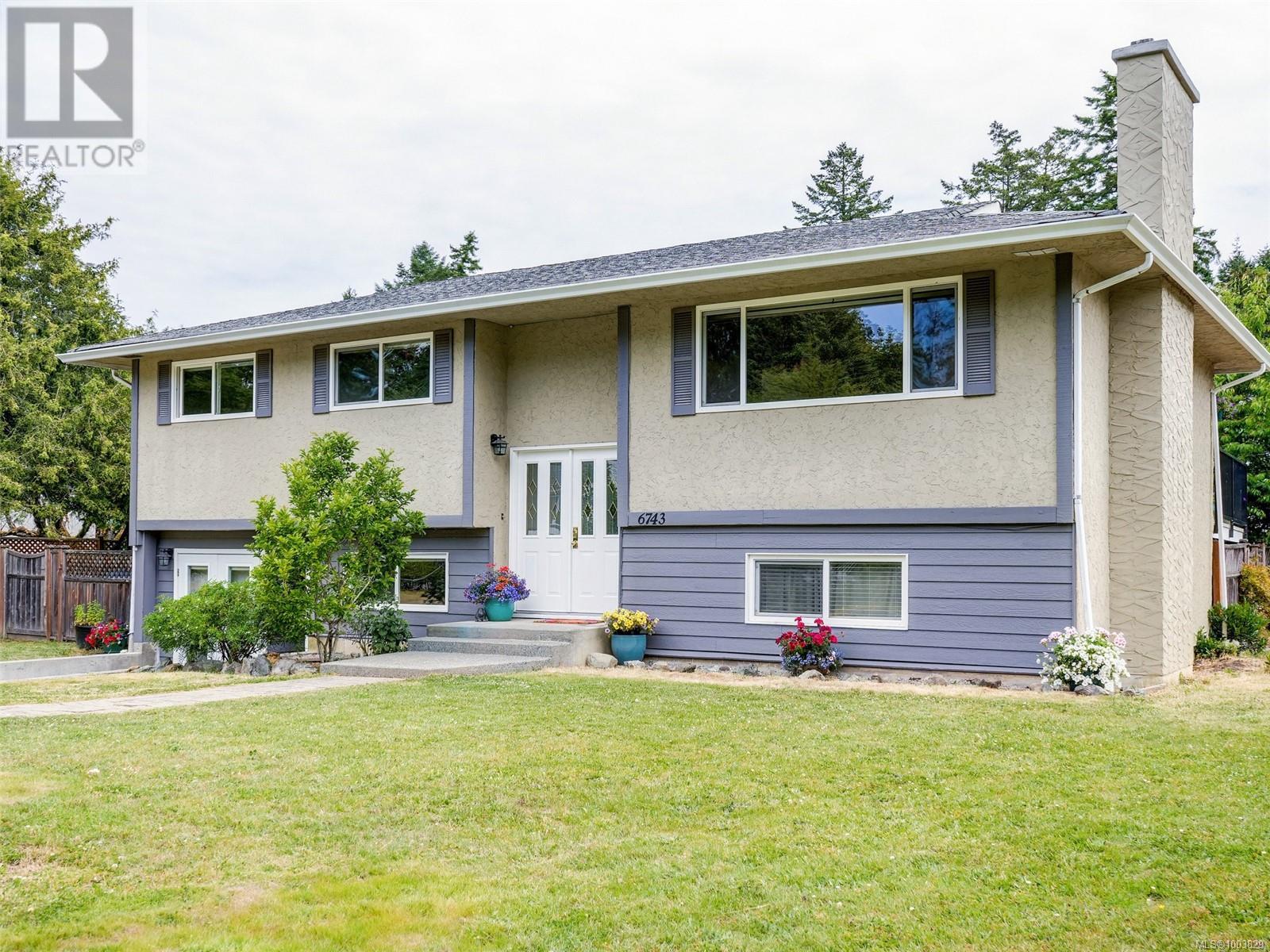 6743 Wendonna Pl, Central Saanich, BC V8M 1A5