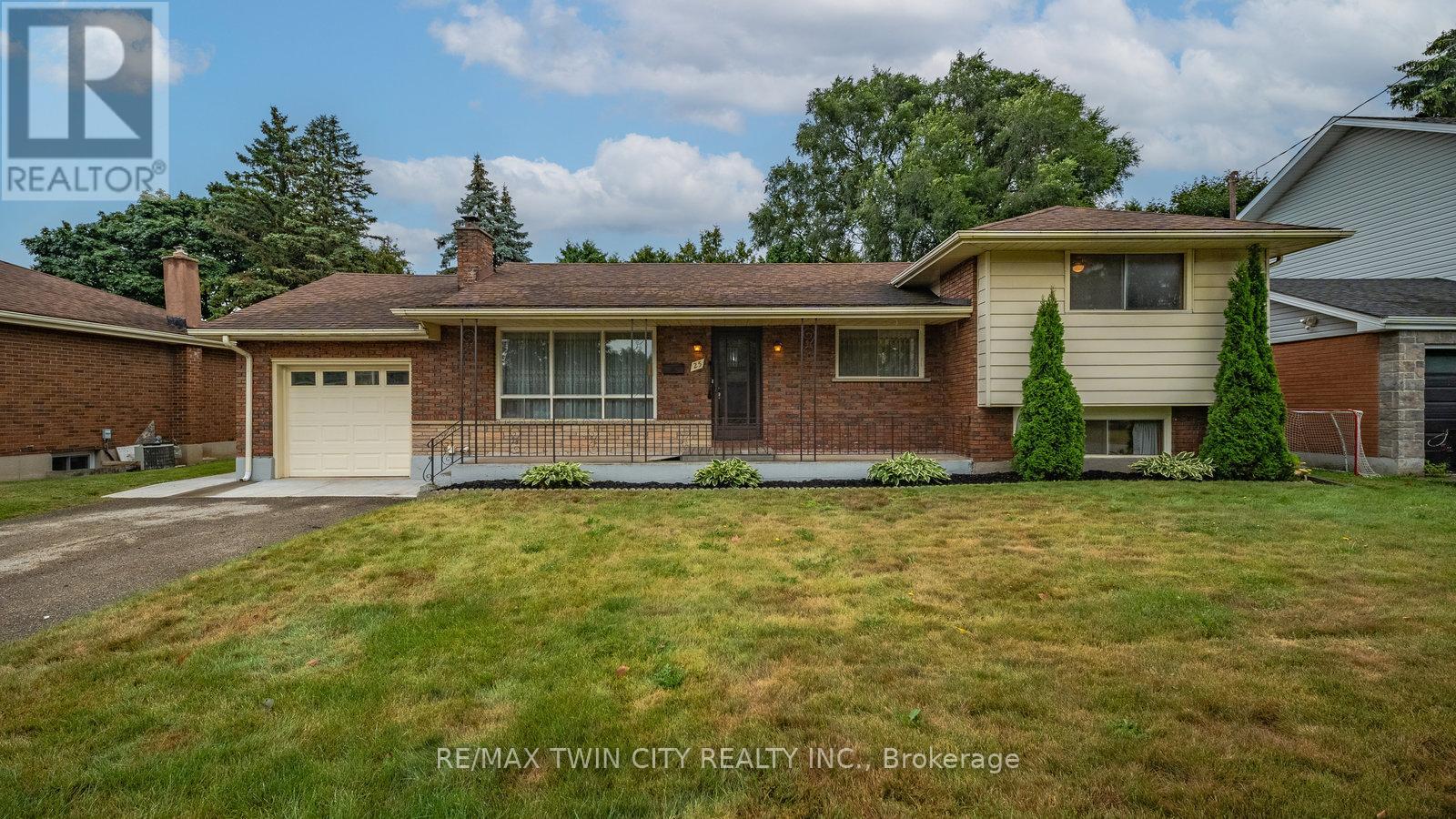 25 Kensington Ave, Brantford, ON N3R 3N6