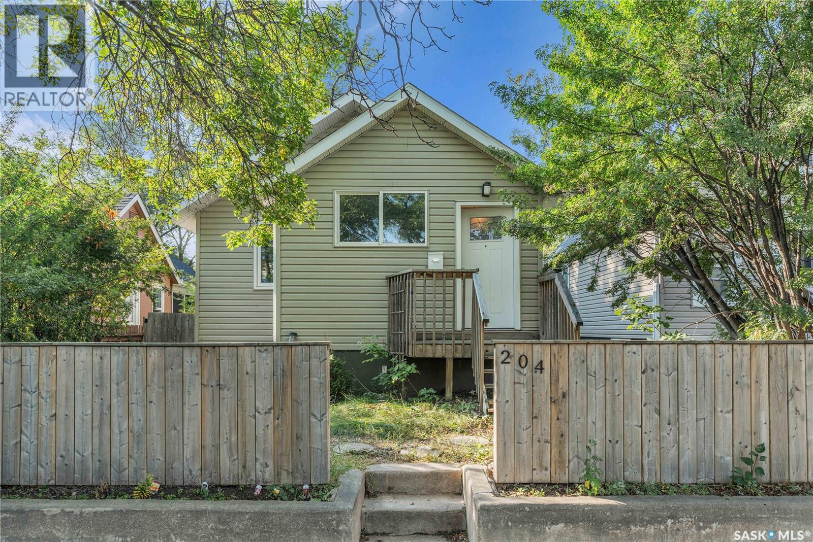 204 4 Street East, Saskatoon, SK S7H 1J1