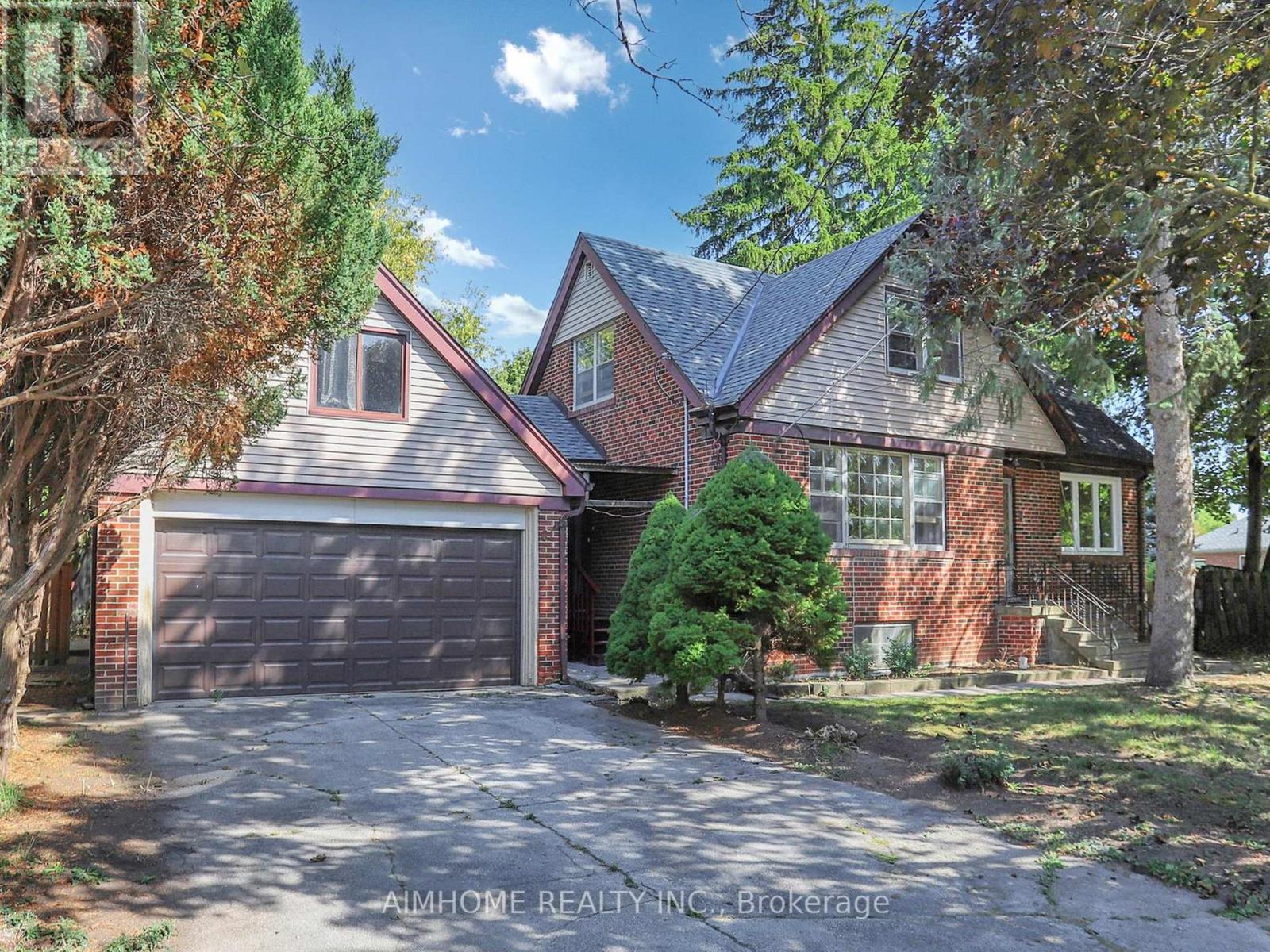 61 Talbot Rd, Toronto, ON M2M 1S1