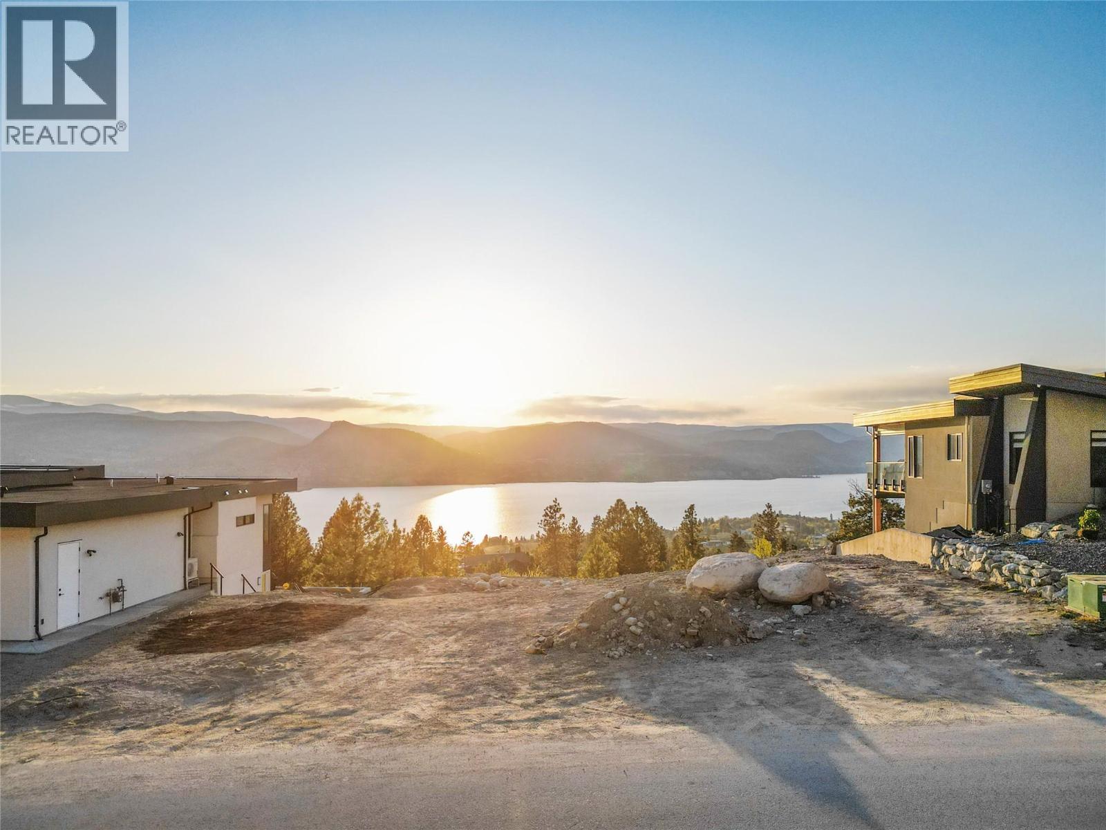 2855 Outlook Way, Naramata, BC V0H 1N1