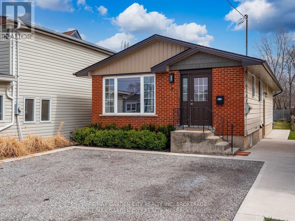 9 Churchill St, St. Catharines, ON L2S 2P3