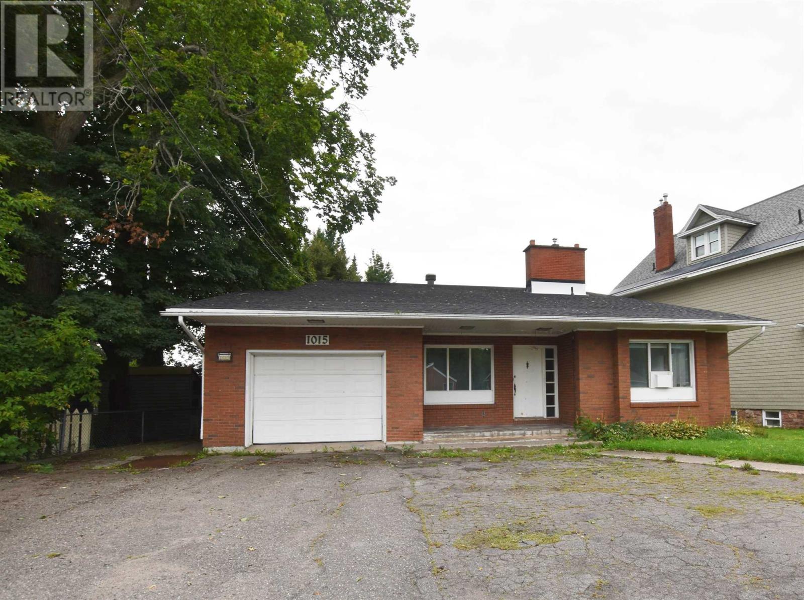 1015 Queen St E, Sault Ste. Marie, ON P6A 2C2