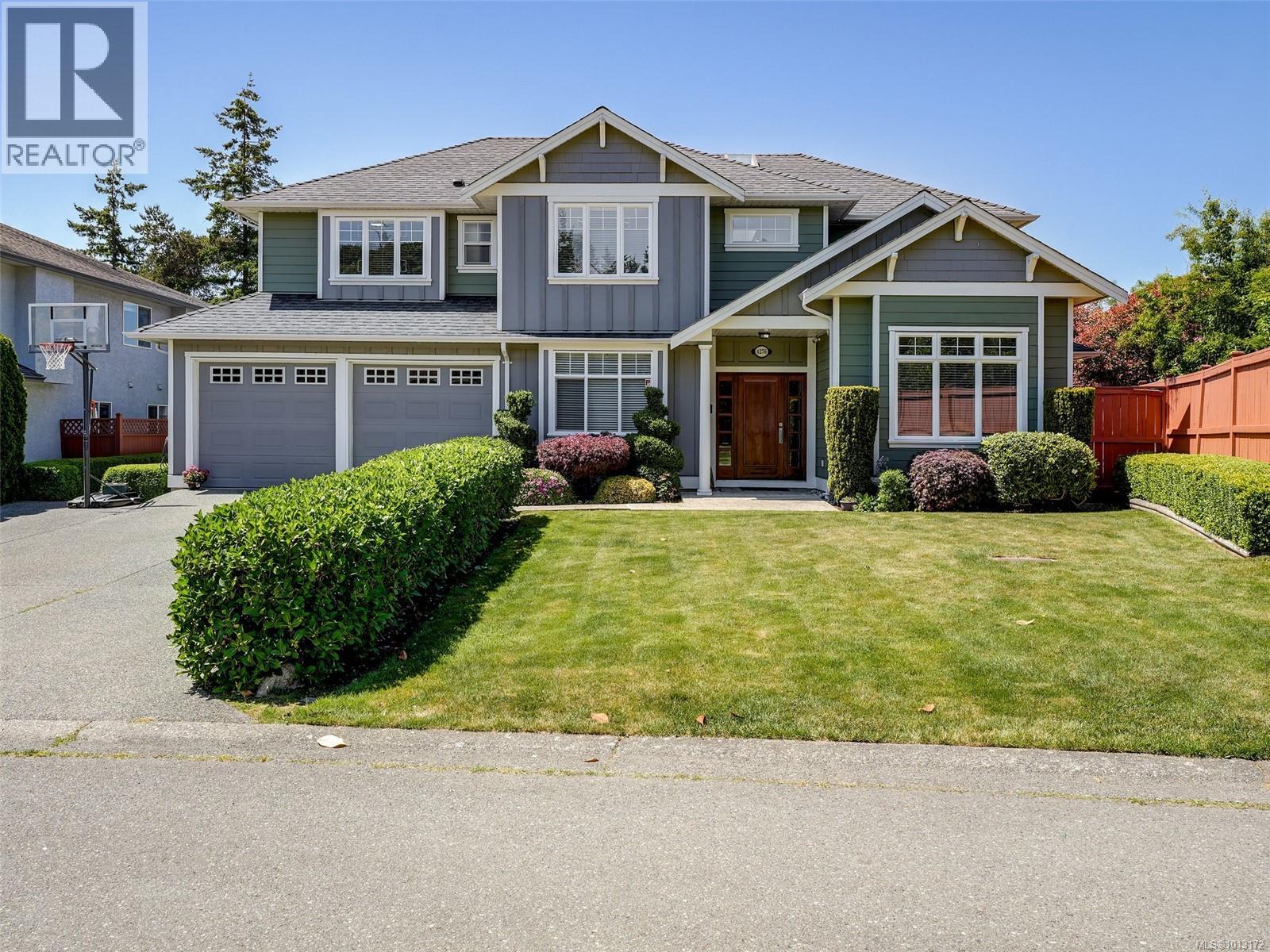 4276 Kincaid St, Saanich, BC V8X 4R3