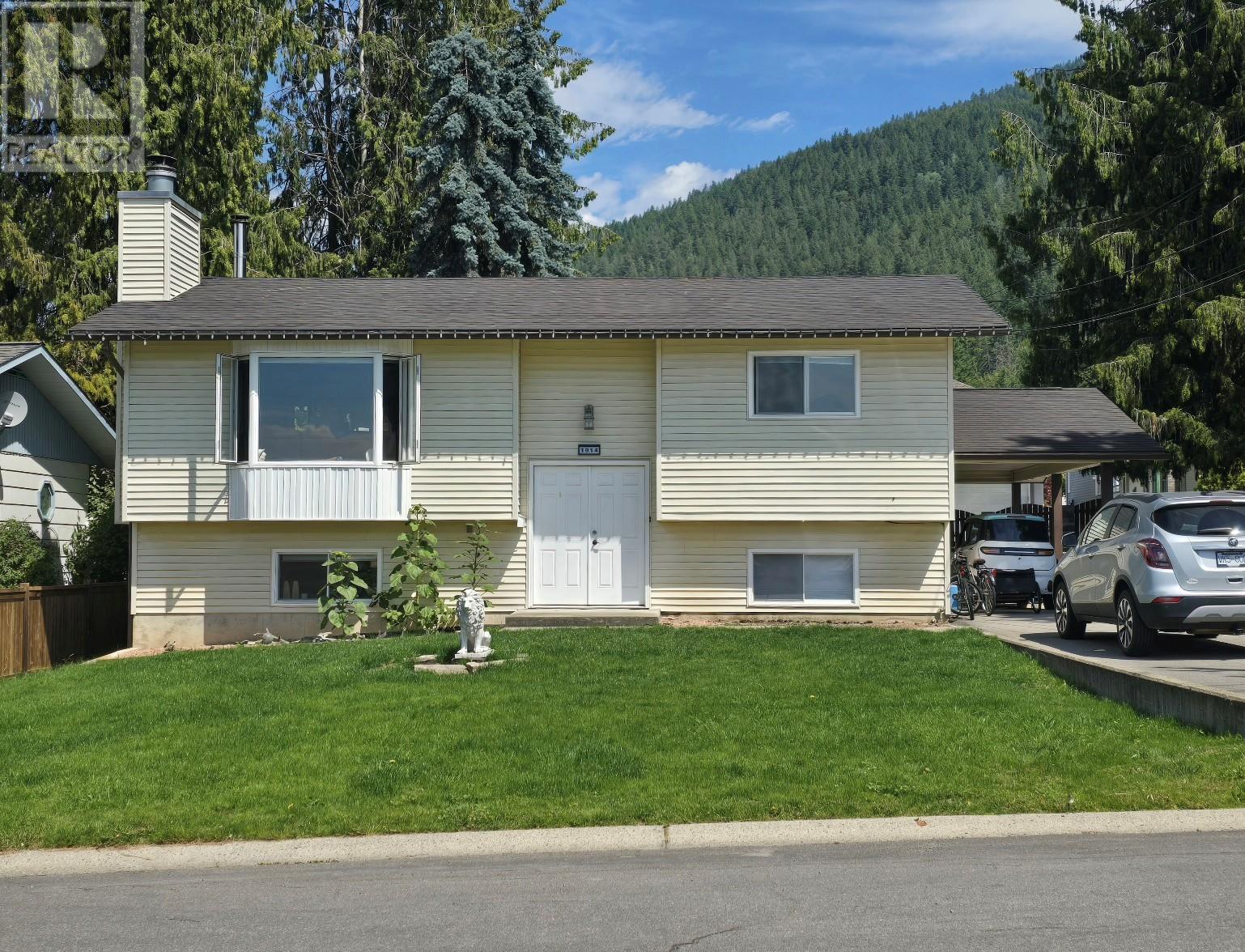 1914 Hillside St, Creston, BC V0B 1G5